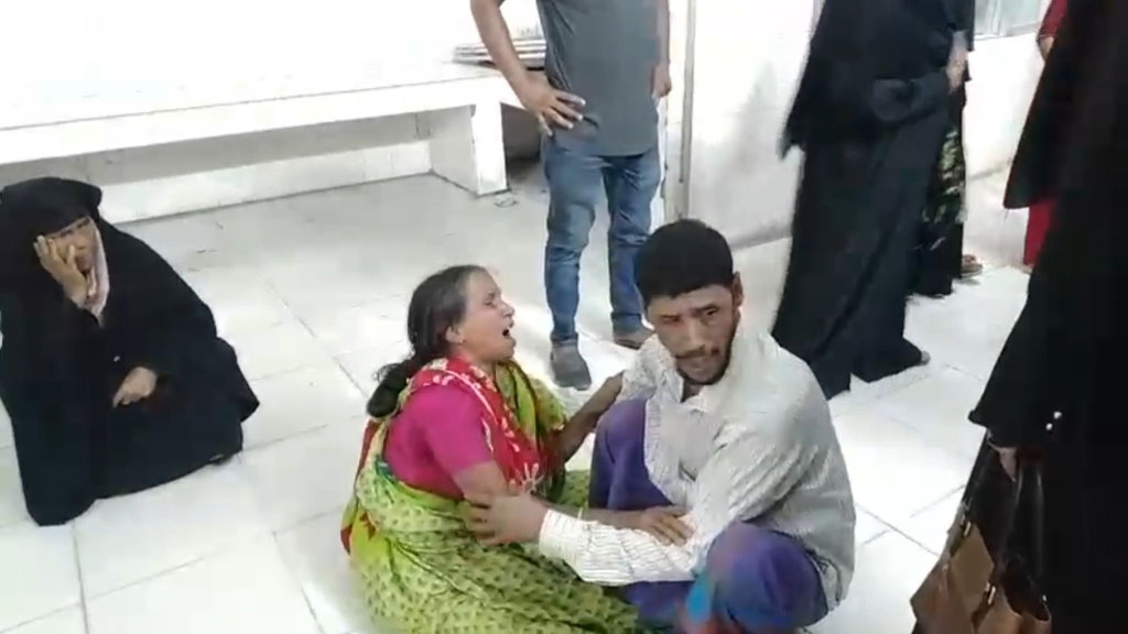 গোপালগঞ্জে ভ্যানের সঙ্গে ওড়না পেঁচিয়ে গৃহবধূর মৃত্যু