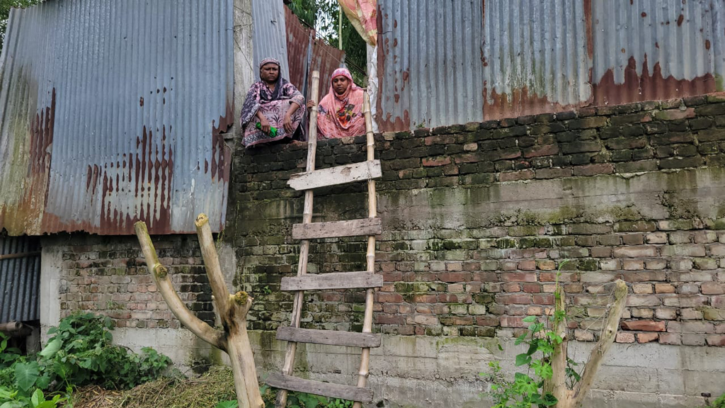 জমির বিরোধে তিন বছর গৃহবন্দী প্রতিবন্ধী কামরুন নাহার
