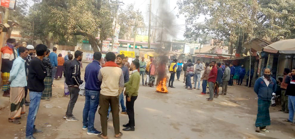 ঘিওরে ছাত্রদল নেতা হত্যার জেরে হরতালে ভাঙচুর-অগ্নিসংযোগ