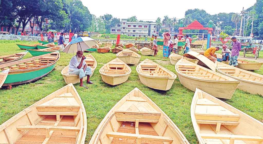 ঘিওরে হাট জমেছে নৌকার