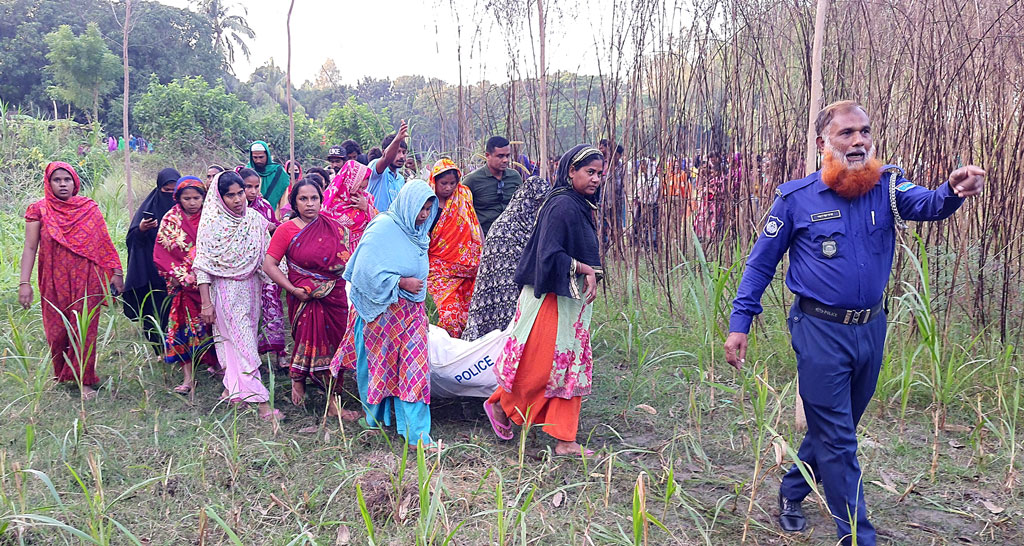 নিখোঁজের ১ দিন পর গৃহবধূর গলাকাটা লাশ উদ্ধার