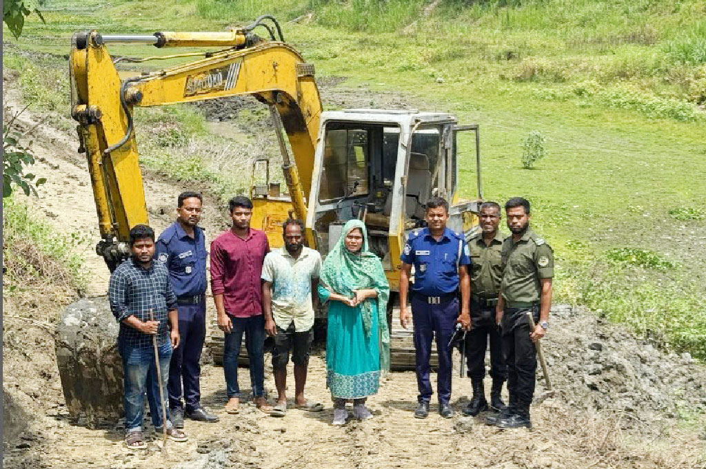 ঘিওরে অবৈধভাবে নদীর মাটি উত্তোলন, ব্যবসায়ীকে লাখ টাকা জরিমানা