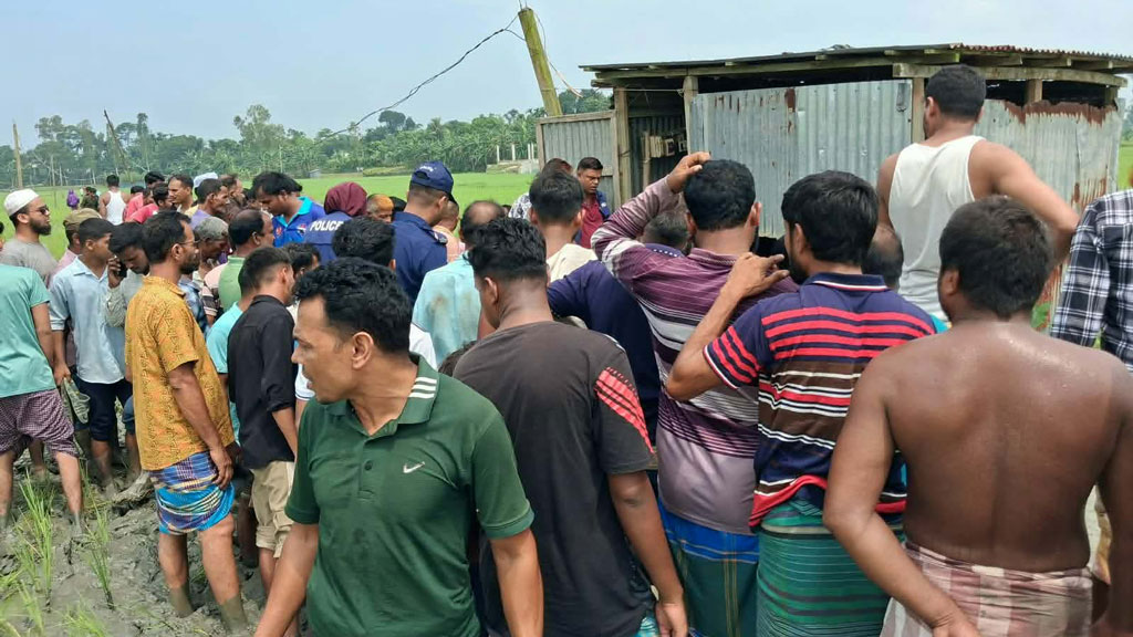 সেচঘরে পড়ে ছিল কিশোরীর মরদেহ, দোকান ভেঙে ব্যবসায়ীর নিথর দেহ উদ্ধার