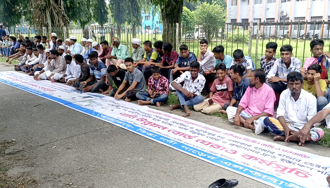 তিস্তার ভাঙন ঠেকাতে দ্রুত ব্যবস্থা চেয়ে পাউবো কার্যালয় ঘেরাও, মহাসড়ক অবরোধের হুঁশিয়ারি