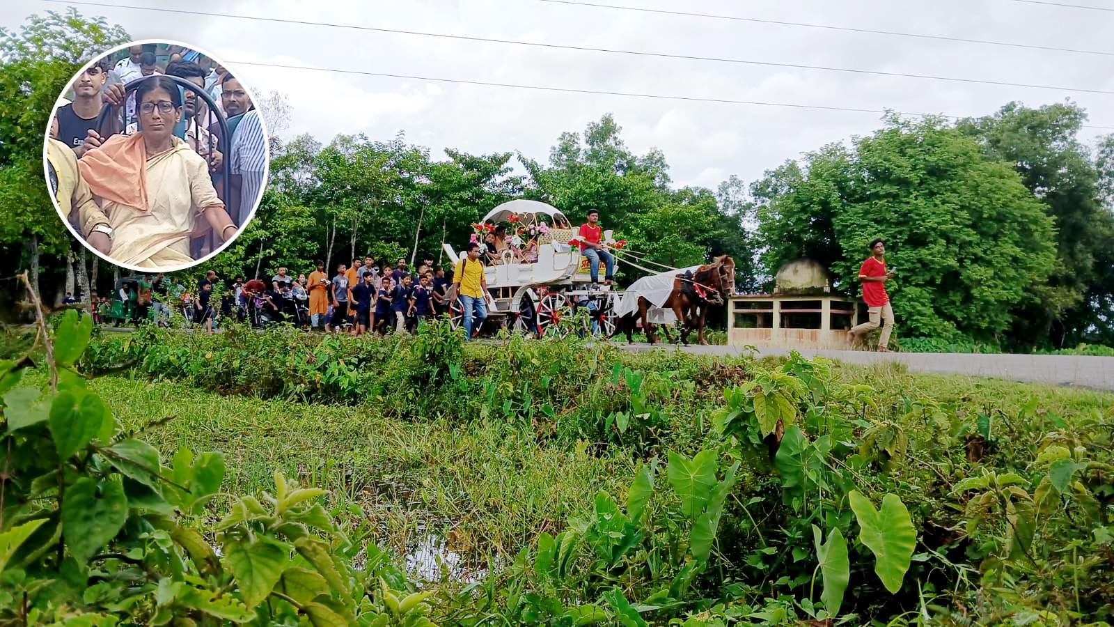 ঘোড়ার গাড়িতে শিক্ষকের ‘রাজকীয়’ বিদায়