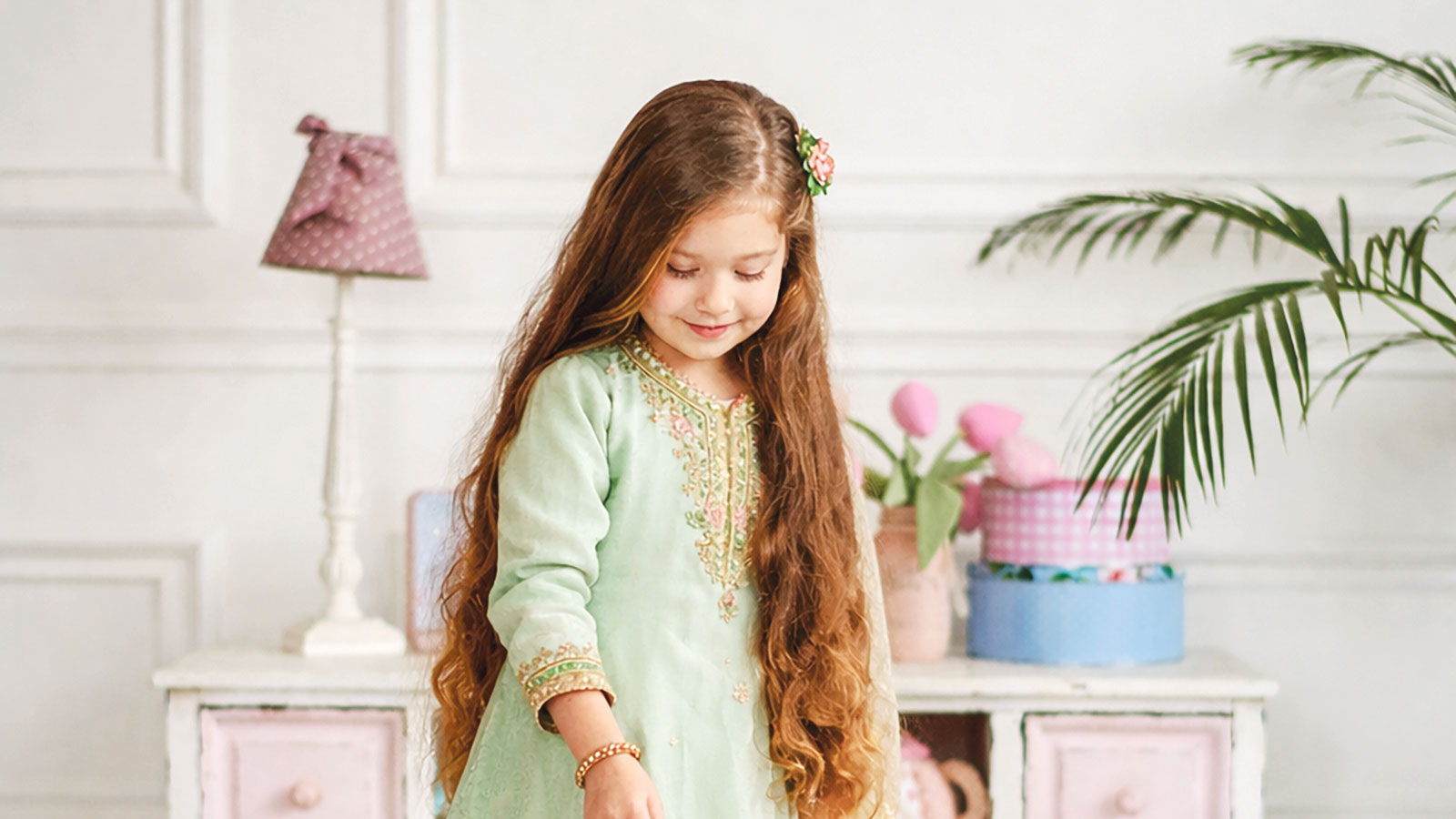 ঘরের কাজে শিশুদের যেভাবে সাহায্য করতে শেখাবেন