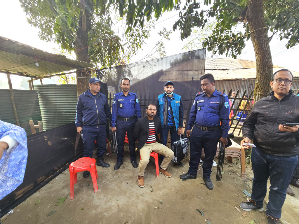 পাসপোর্ট অফিসের হিসাবরক্ষক ঘুষের ৫০ হাজার টাকাসহ হাতেনাতে আটক