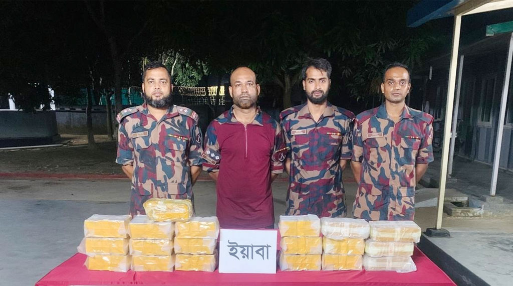 নাইক্ষ্যংছড়ির ঘুমধুম সীমান্তে দুই লাখ ইয়াবাসহ আটক ২ রোহিঙ্গা