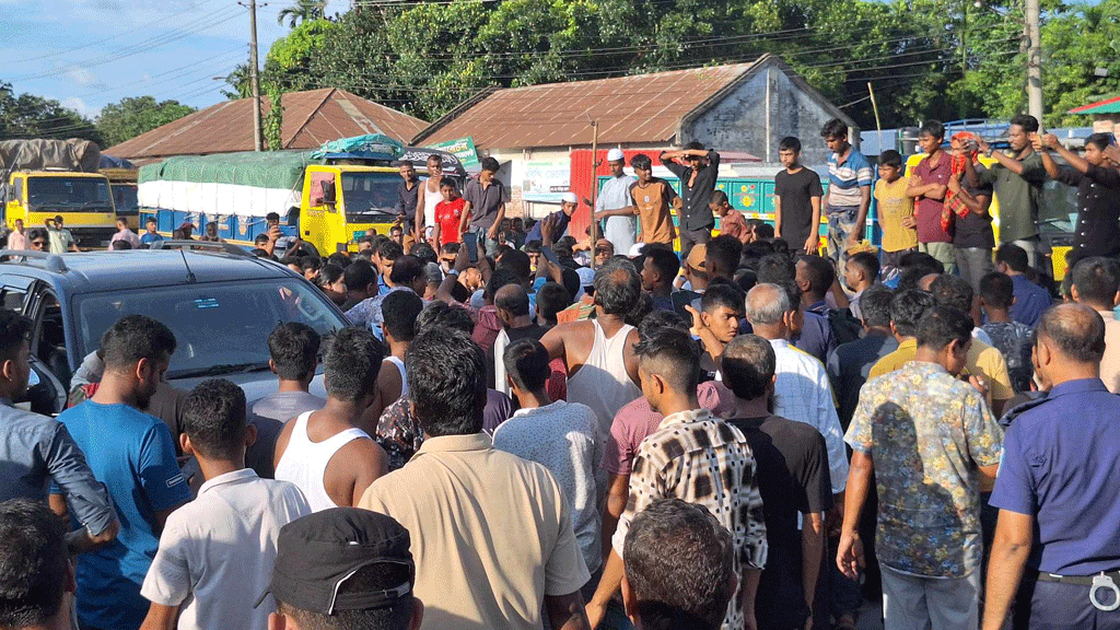 গোবিন্দগঞ্জে বাসের ধাক্কায় নারী নিহত, প্রতিবাদে মহাসড়ক অবরোধ