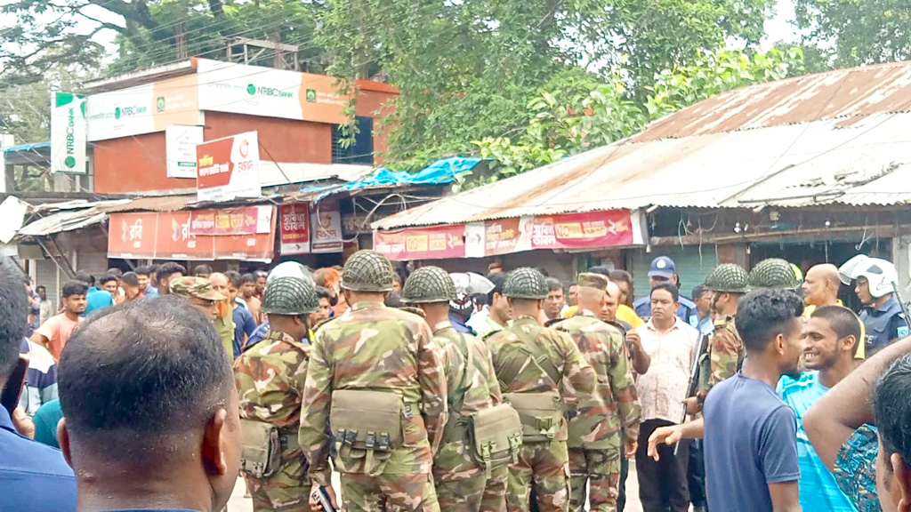 গাইবান্ধায় বিএনপির দুই পক্ষের সংঘর্ষ, দলীয় কার্যালয় ভাঙচুর