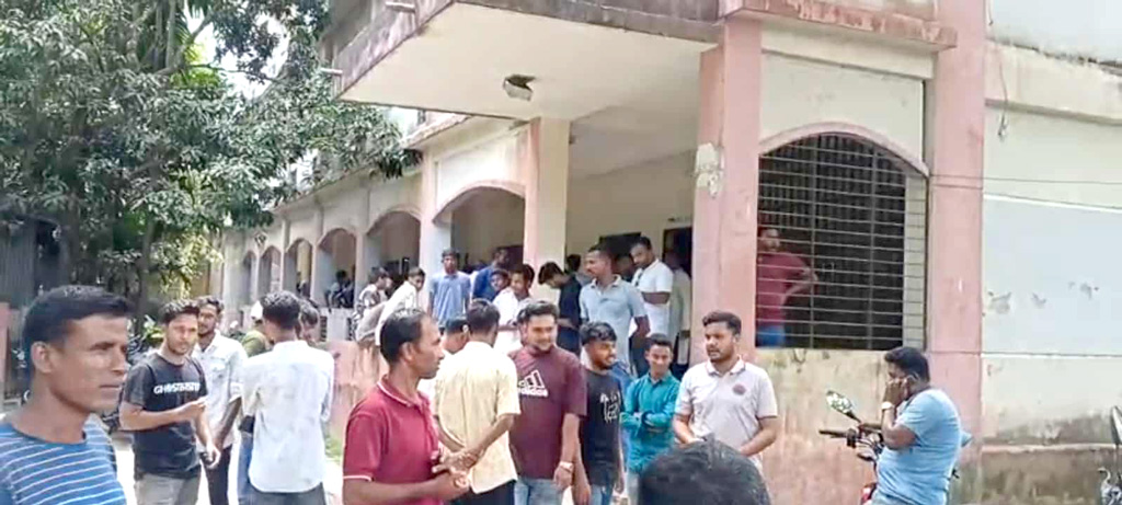 গাইবান্ধায় শিক্ষাপ্রতিষ্ঠানে পাঠদান বন্ধ করে বিএনপির সদস্য সংগ্রহ কার্যক্রম