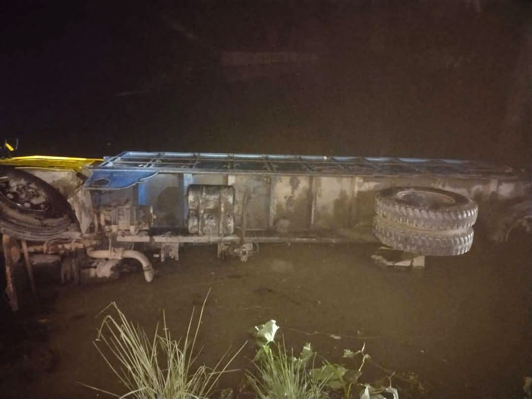সুন্দরগঞ্জে ট্রাক পুকুরে পড়ে শিশু নিহত