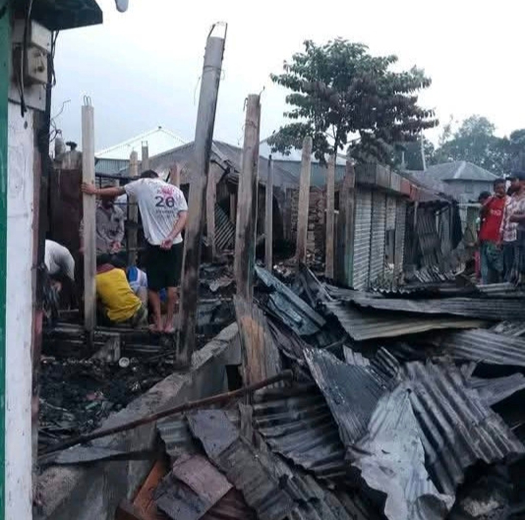 ফুলছড়ি হাটে অগ্নিকাণ্ডে ভস্মীভূত ৮টি দোকান