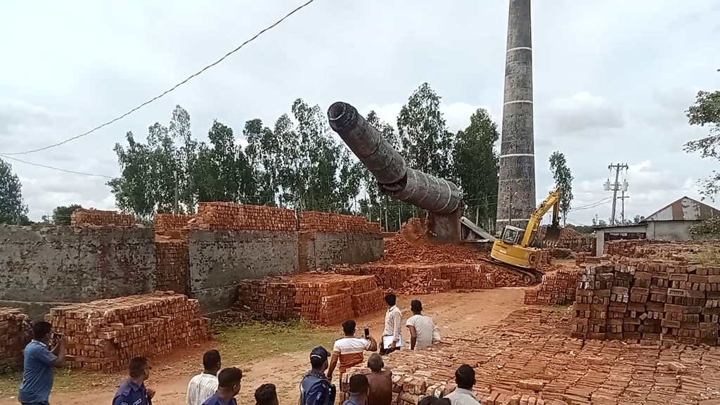 গাইবান্ধায় অবৈধ ইটভাটার বিরুদ্ধে অভিযান শুরু