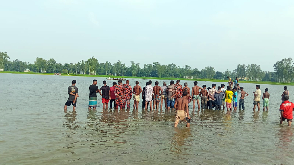 সাঘাটায় বিলে ডুবে বাবার মৃত্যু, প্রাণে বাঁচল ১০ বছরের ছেলে