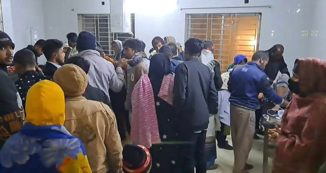 গাইবান্ধায় মাইক্রোবাসের ধাক্কায় নারী নিহত