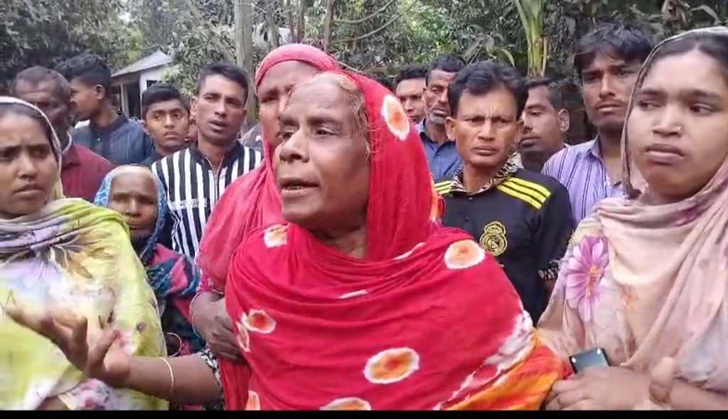 ট্রেনে কাটা পড়ে নিহত ৫ জনের মরদেহ গ্রামের বাড়ি গাইবান্ধায়, স্বজনদের আহাজারি