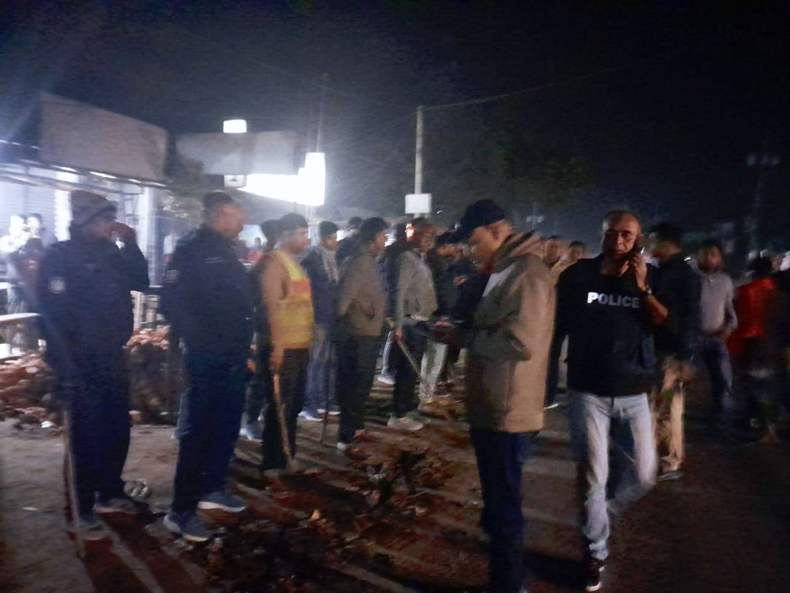 আওয়ামী লীগ নেতাকে ধরতে গিয়ে হামলার শিকার পুলিশ, আহত ২