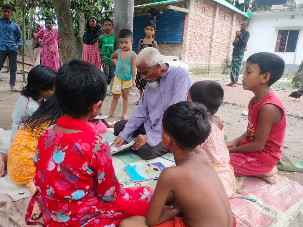 ৫০ বছর ধরে তিনি ‘এক টাকার মাস্টার’