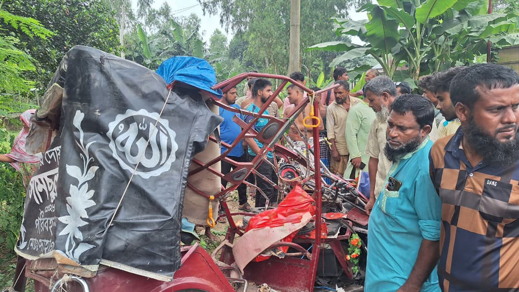 গাইবান্ধায় অটোরিকশার পেছনে ট্রাকের ধাক্কা, মাদ্রাসার সুপারসহ নিহত ৩