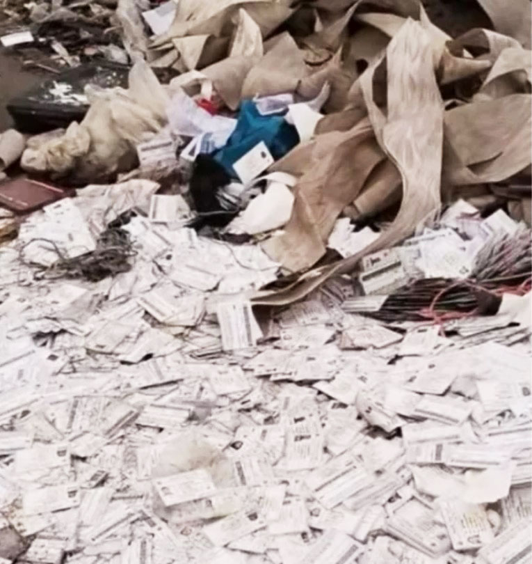 সড়কের পাশে পড়ে ছিল পাঁচ বস্তা এনআইডি কার্ড