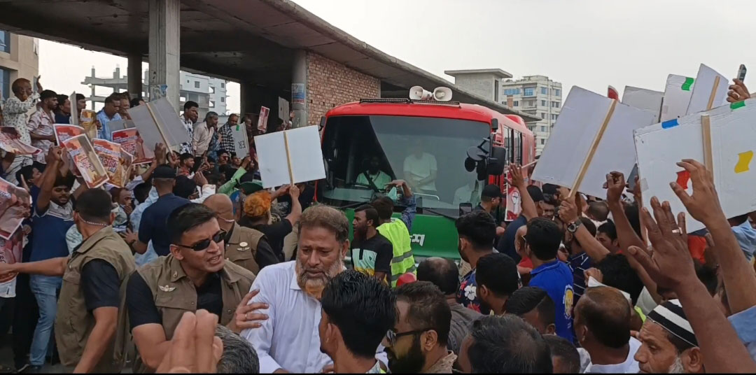 ‎প্রধানমন্ত্রীর গাড়িবহর থামিয়ে বিএনপি নেতার মুক্তির দাবি