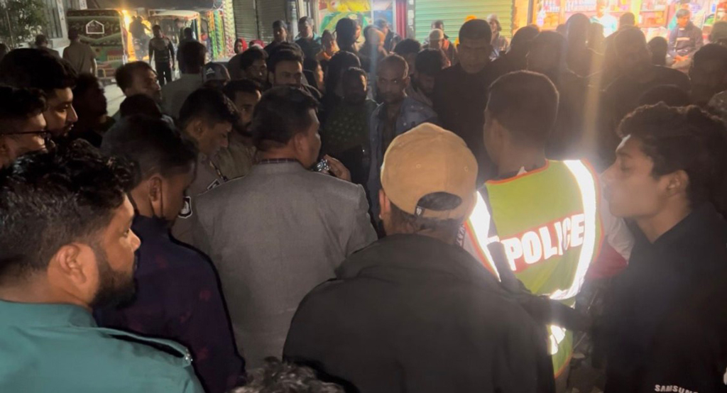 গাজীপুরে ককটেল ফাটিয়ে ২৪ লাখ টাকা ছিনতাই