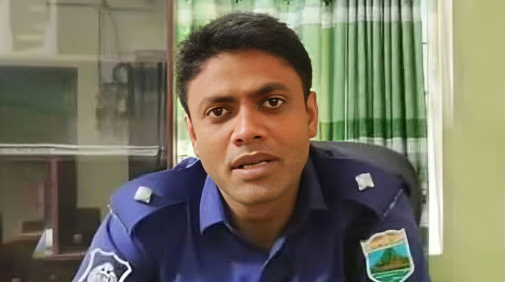 গাজীপুরে বাসচাপায় নওগাঁ ডিবির ওসি নিহত, স্ত্রী গুরুতর