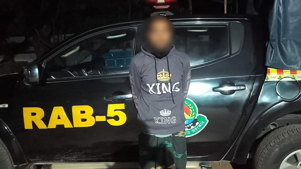 আসামি ছিনিয়ে নিয়ে গণপিটুনিতে হত্যার ঘটনায় যুবক গ্রেপ্তার