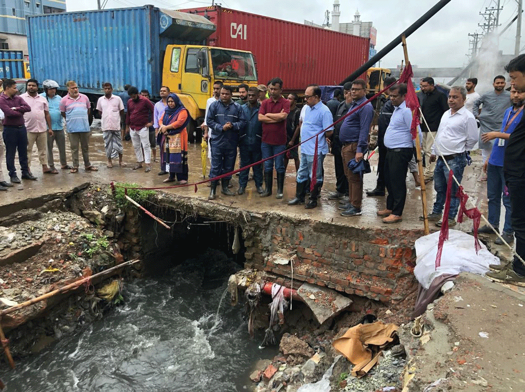 গাজীপুরে মোগর খাল পুনরুদ্ধার ও খনন কার্যক্রম পরিদর্শন প্রশাসকের