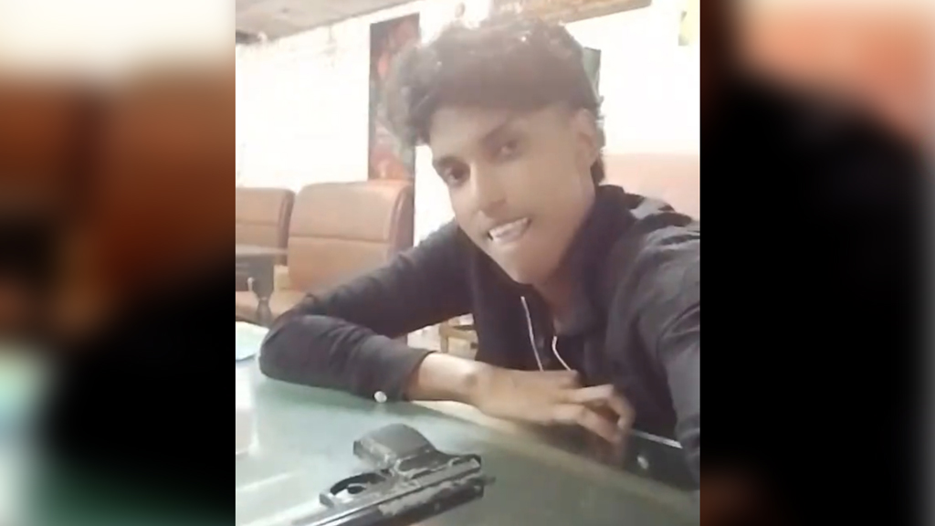 টিকটকে ‘পিস্তল’ দেখিয়ে আতঙ্ক ছড়ানোর অভিযোগে যুবক গ্রেপ্তার, উদ্ধার হলো পিস্তলসদৃশ লাইটার