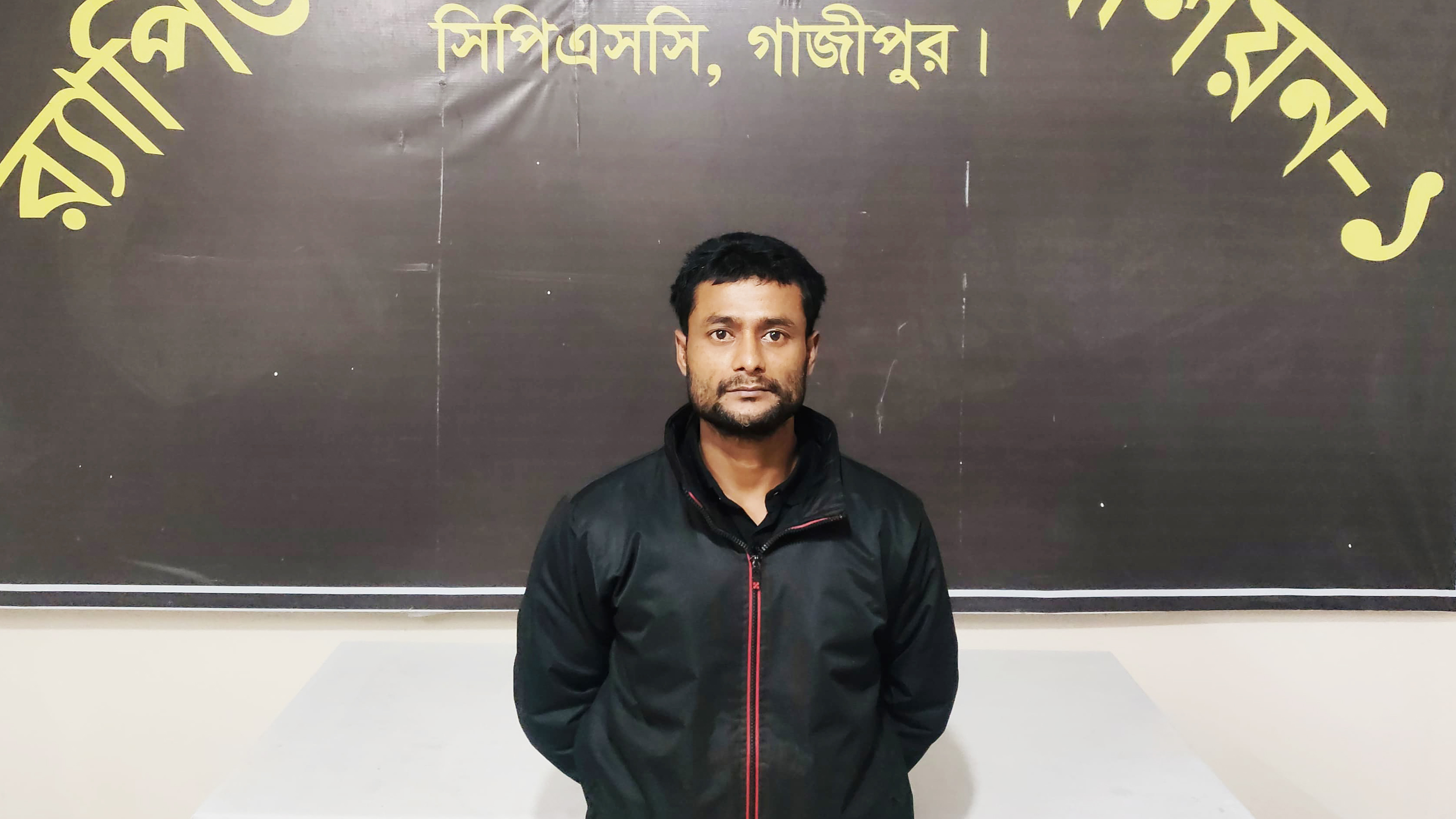 শ্রীপুরে পুলিশের ওপর হামলা ও আসামি ছিনতাই: দুই ডজন মামলার আসামি জাহাঙ্গীর গ্রেপ্তার