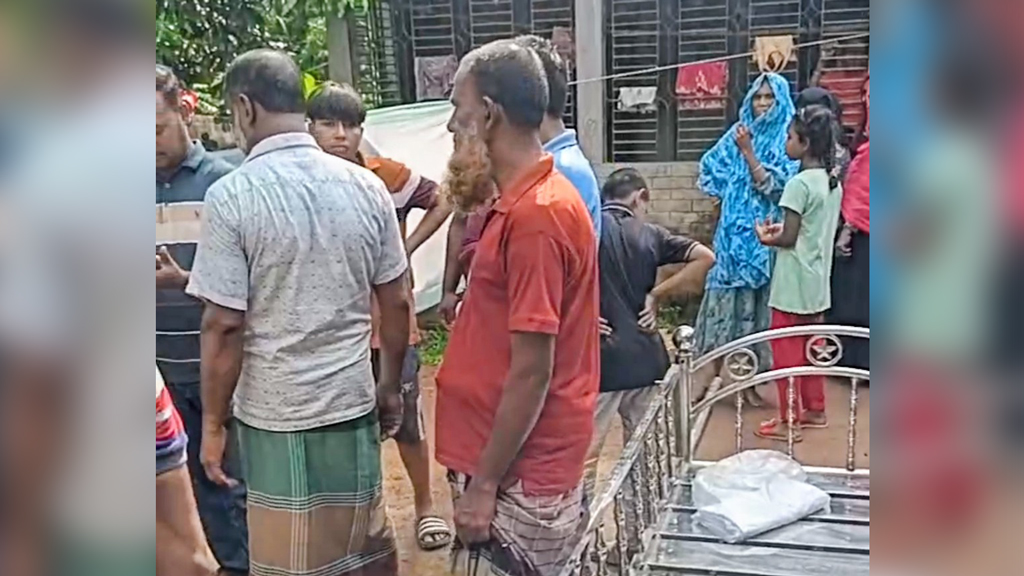 অটোরিকশা ছিনতাইয়ের সময় চালককে হত্যা, ছেলের মৃত্যুর খবরে মায়েরও মৃত্যু