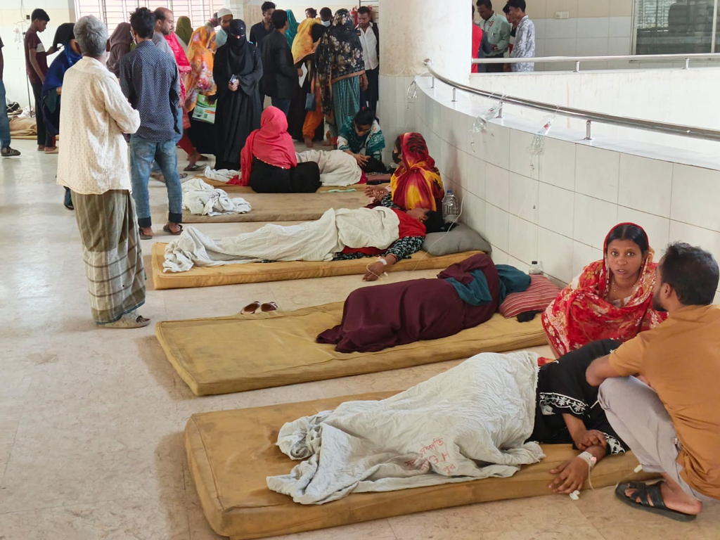 টঙ্গীতে পোশাক কারখানার অর্ধশতাধিক শ্রমিক অসুস্থ, ছুটি ঘোষণা