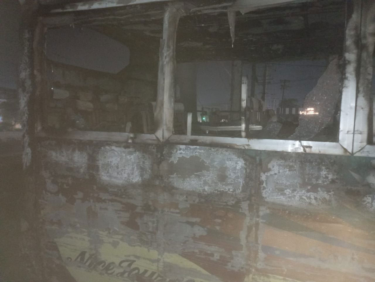 গাজীপুরে দাঁড়িয়ে থাকা বাসে দুর্বৃত্তদের অগ্নিসংযোগ