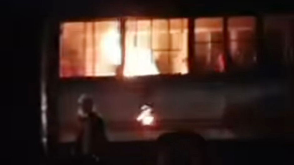 শ্রীপুরে মহাসড়কের পাশে দাঁড়িয়ে থাকা বাসে অগ্নিসংযোগ