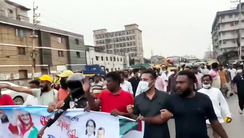 ‘ওই! একটাও সামনে আবি না, মাইরালামু'—যুবলীগের মিছিল থেকে পুলিশের উদ্দেশে হুমকি
