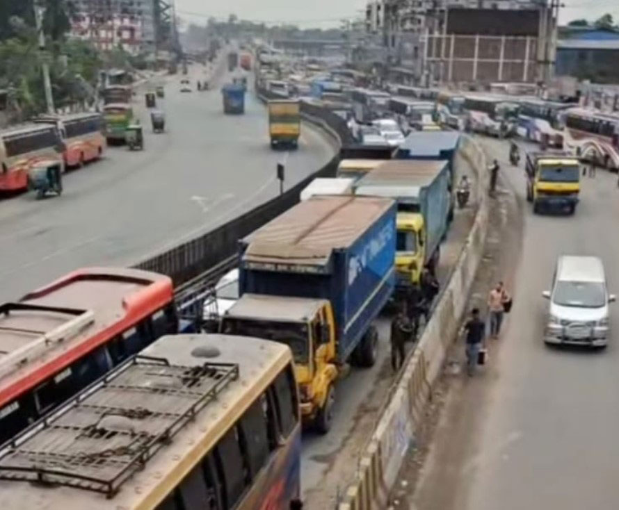 গাজীপুরে ধাপে ধাপে কারখানা ছুটি: স্বস্তিতে শুরু ঈদযাত্রা, নেই বড় যানজট