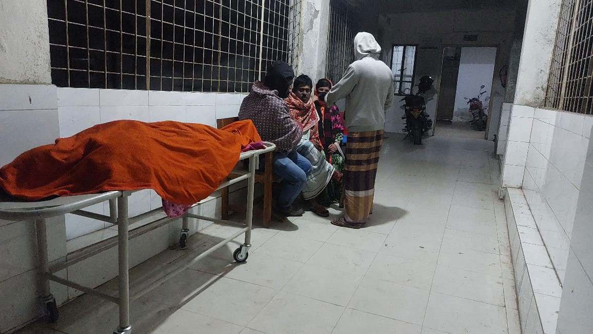 শ্রীপুরে ব্যাডমিন্টন খেলা নিয়ে ঝগড়া, ছেলেকে রক্ষা করতে গিয়ে প্রাণ গেল মায়ের