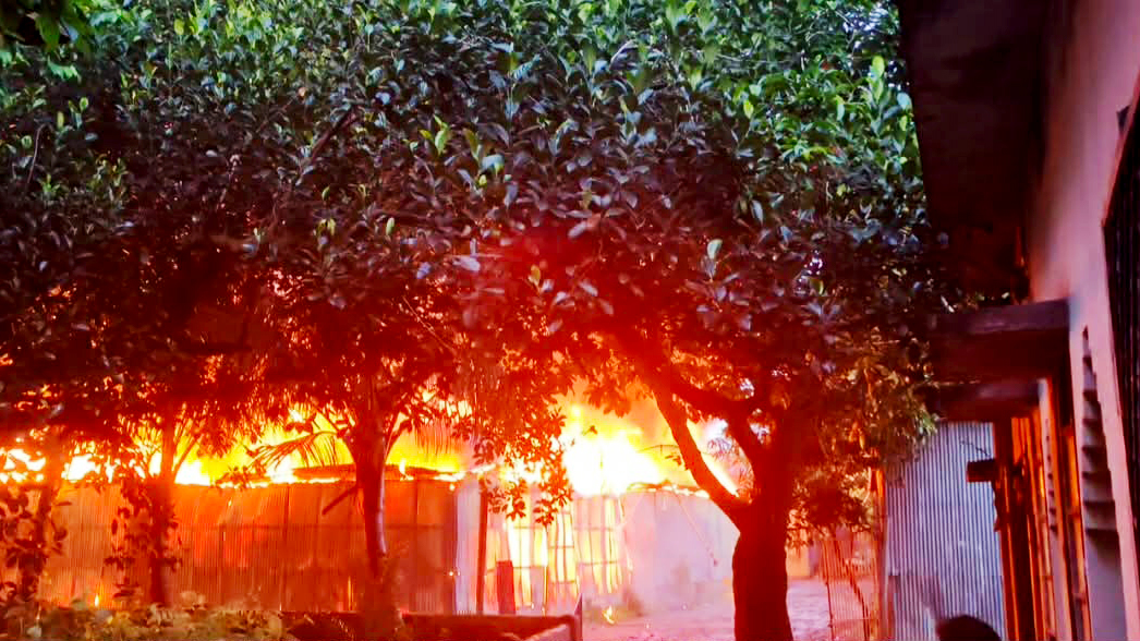 গাজীপুরে ঝুটের গোডাউনে আগুন, নিয়ন্ত্রণে ৫ ইউনিট