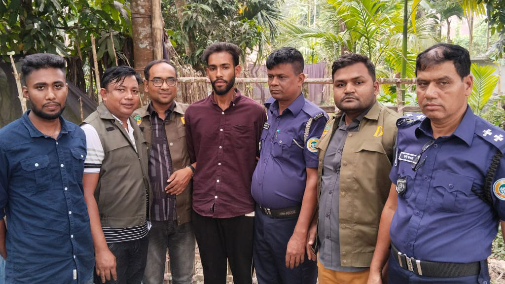 অস্ত্র নিয়ে কিশোর গ্যাংয়ের ঘোরাফেরা, প্রতিবাদ করায় ছুরিকাঘাতে যুবক খুন