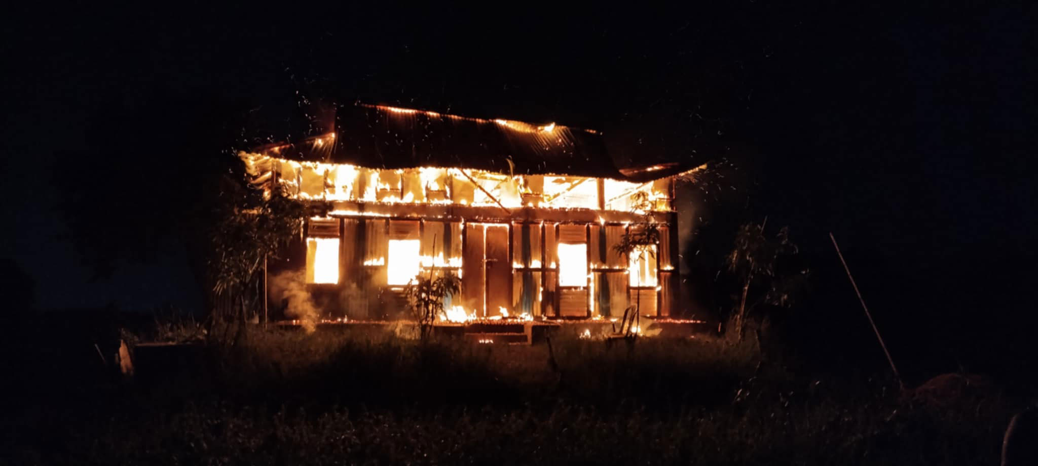 গজারিয়ায় আগুনে ফল ব্যবসায়ীর বসতঘর পুড়ে ছাই