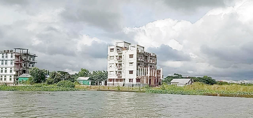 গজারিয়ায় পুলিশ ফাঁড়ির সদস্যদের ওপর ডাকাত দলের হামলা, গোলাগুলি