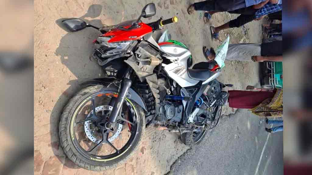 অটোরিকশার সঙ্গে সংঘর্ষের পর কাভার্ডভ্যানের ধাক্কা, মোটরসাইকেল চালক নিহত
