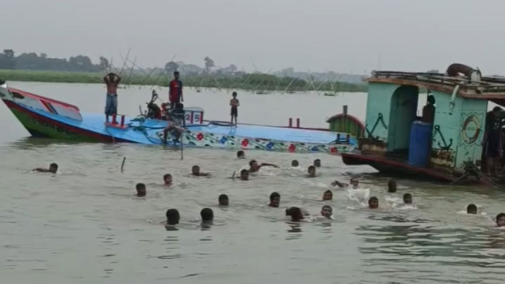 বাল্কহেড থেকে নদীতে পড়ে শিশুর মৃত্যু