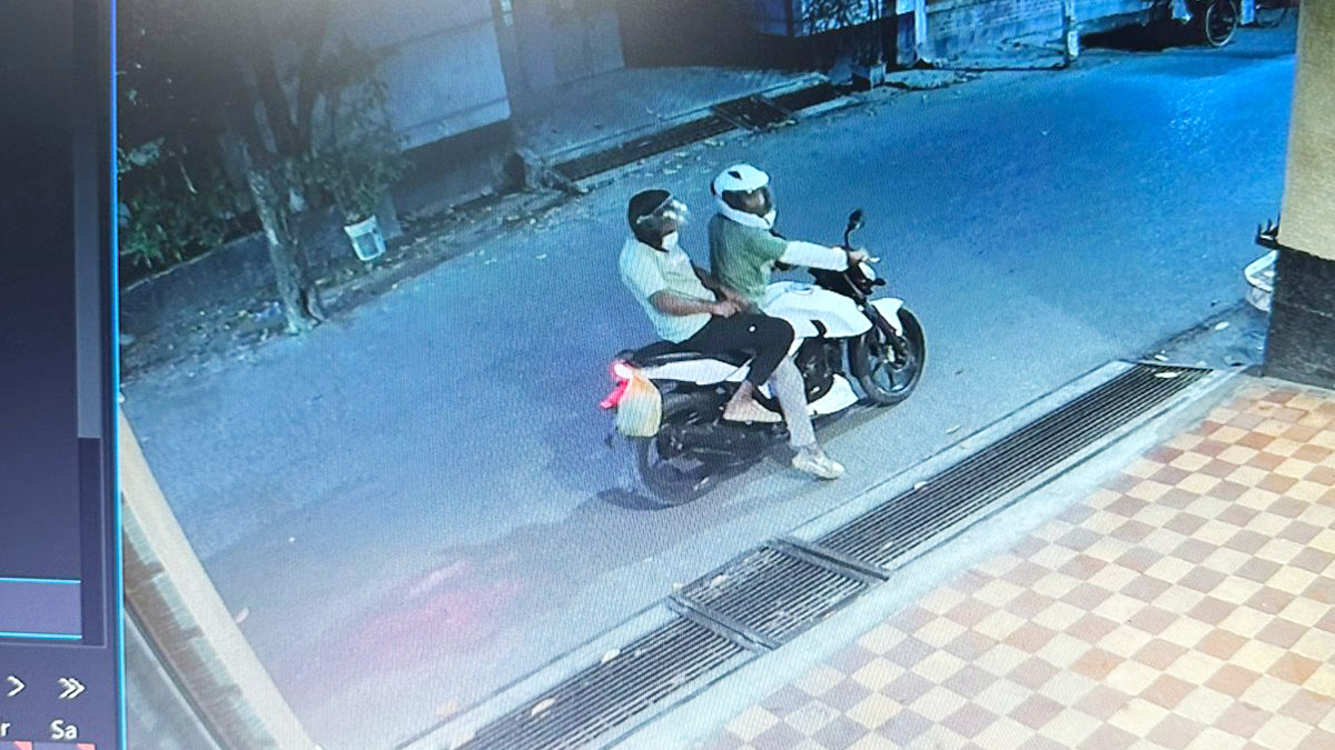 উত্তরায় গার্মেন্টস ব্যবসায়ীর বাড়িতে দুই হেলমেটধারীর গুলি