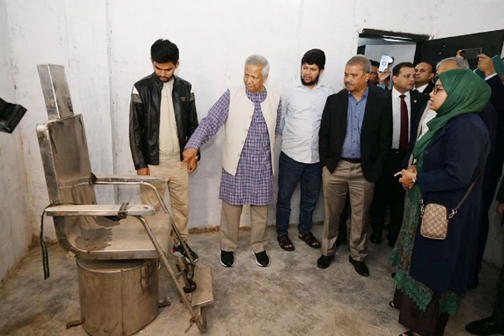 শব্দনিরোধক কক্ষে যমটুপি পরিয়ে ১০ কায়দায় চলত নির্যাতন