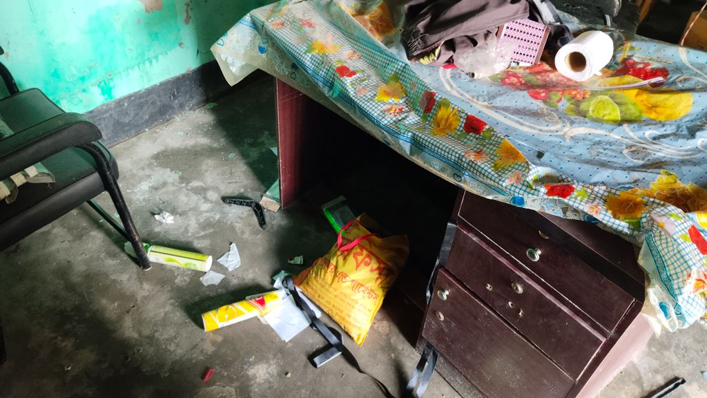 মুক্তিযোদ্ধা সংসদ সন্তান কমান্ডের অফিসে হামলা-ভাঙচুর