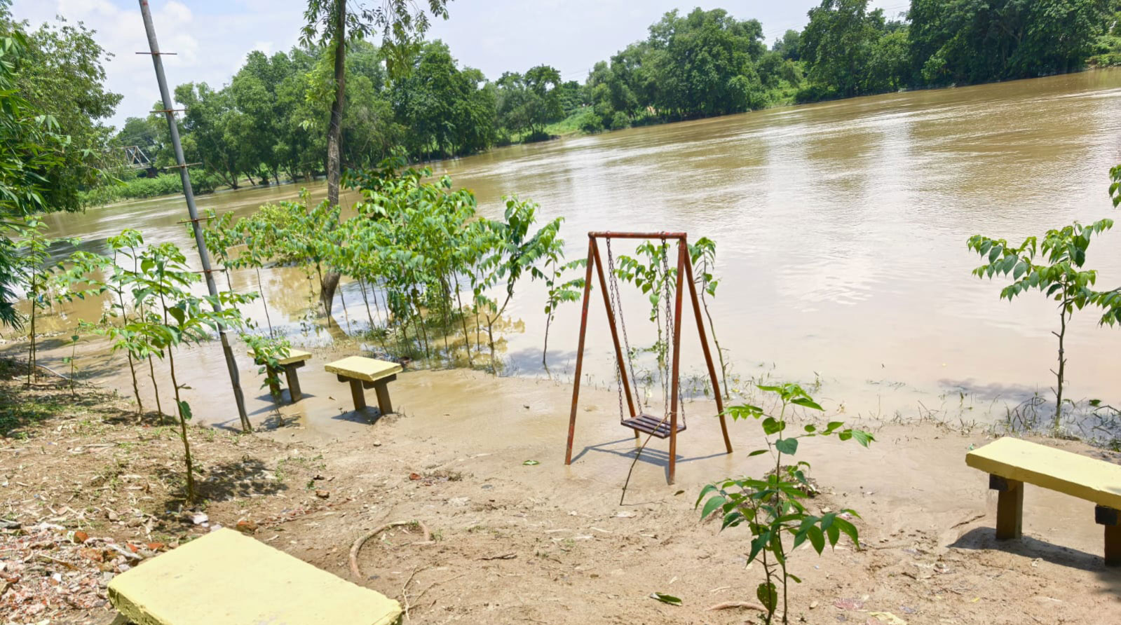 গোমতীর পানি কমছে, স্বস্তি ফিরছে তীরবর্তী এলাকায়