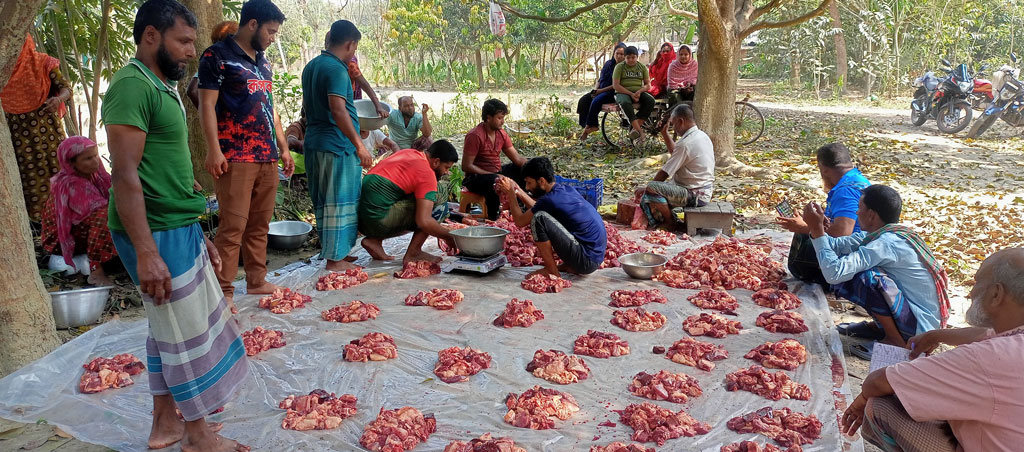 ঈদকে ঘিরে গাংনীর গ্রামগুলোতে জনপ্রিয় হচ্ছে ‘মাংস সমিতি’